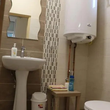 Elizabeth Apartment *